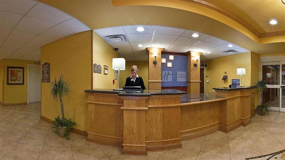فندق وأجنحة هوليداي إن إكسبريس لويزفيل ساوث-هيل فيو Hillview المظهر الخارجي الصورة